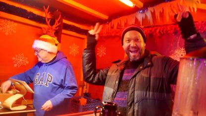 H&F Gl&uuml;hweinverkauf auf dem Hamburg Winter Pride 2025-12-11